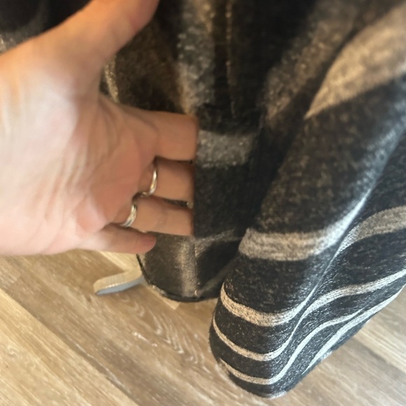 Knox Rose, large oversized long line, open front cardigan - Picture 6 of 11